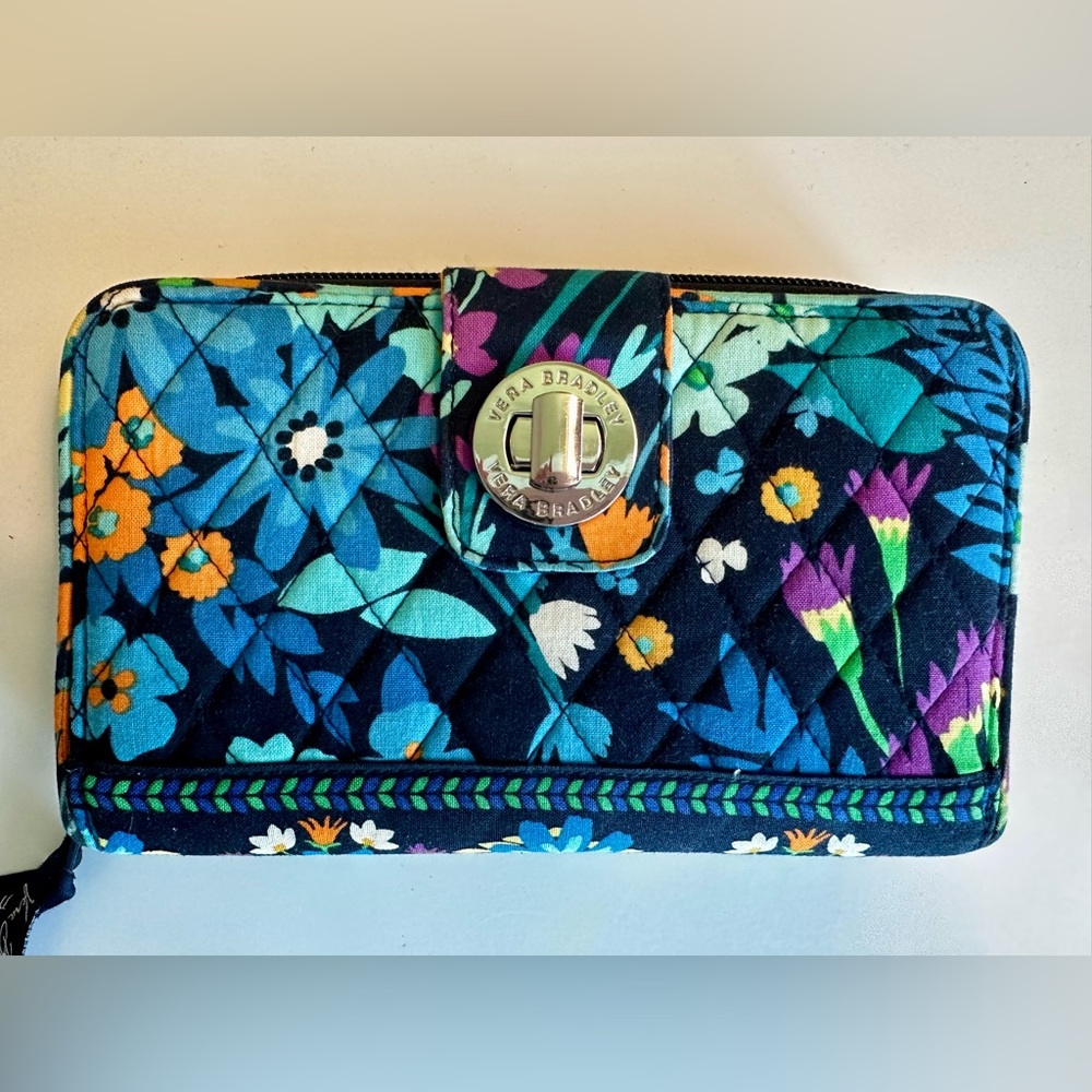 Vera Bradley Turn-lock and Zip around Wallet CLEAN Like New Condition